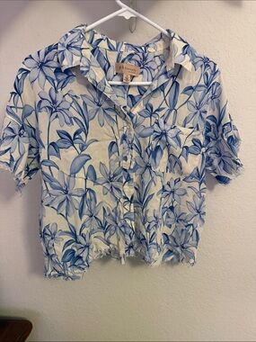 Philosophy White and Blue Floral Cropped Button-Up Shirt